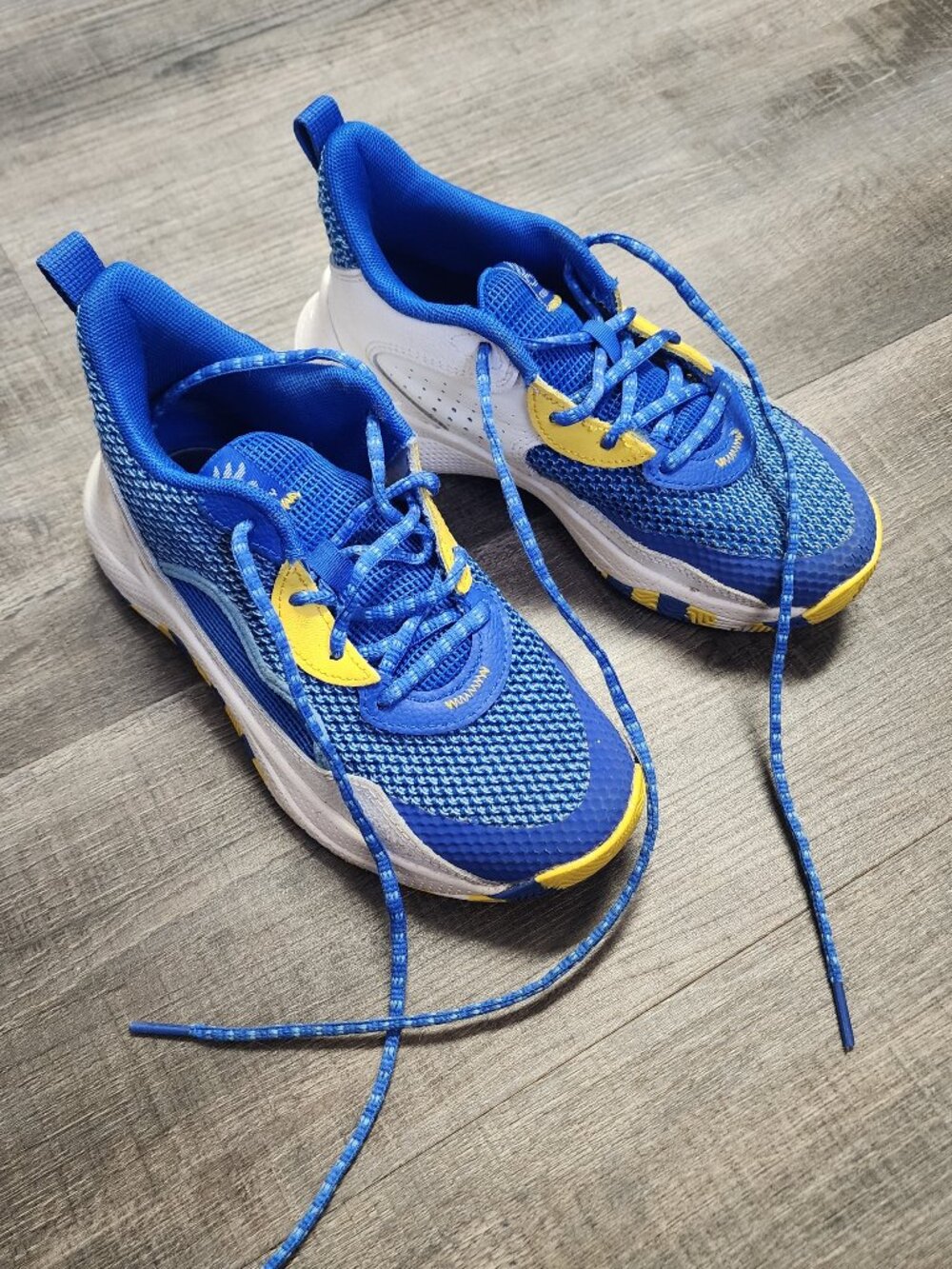 Steph Curry under armour basketball shoes size 2Y